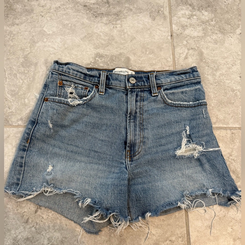 Abercrombie Hight rise 4” short